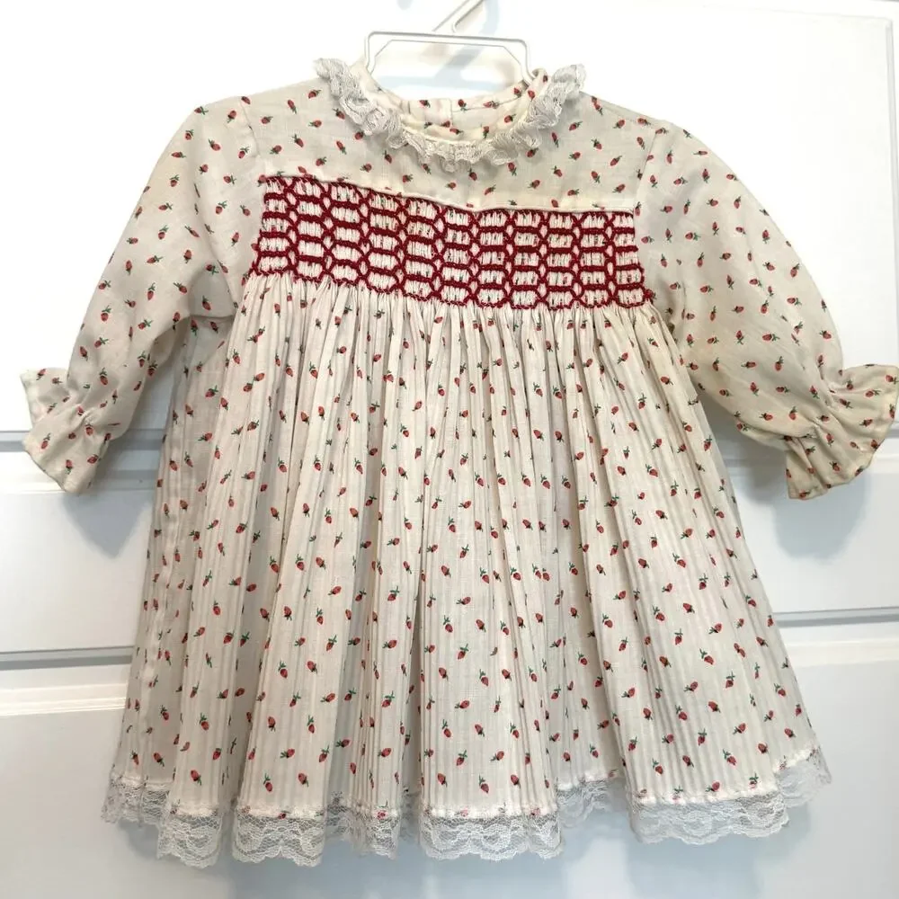 Vintage Winnie the Pooh Smocked Dress Strawberry White Small